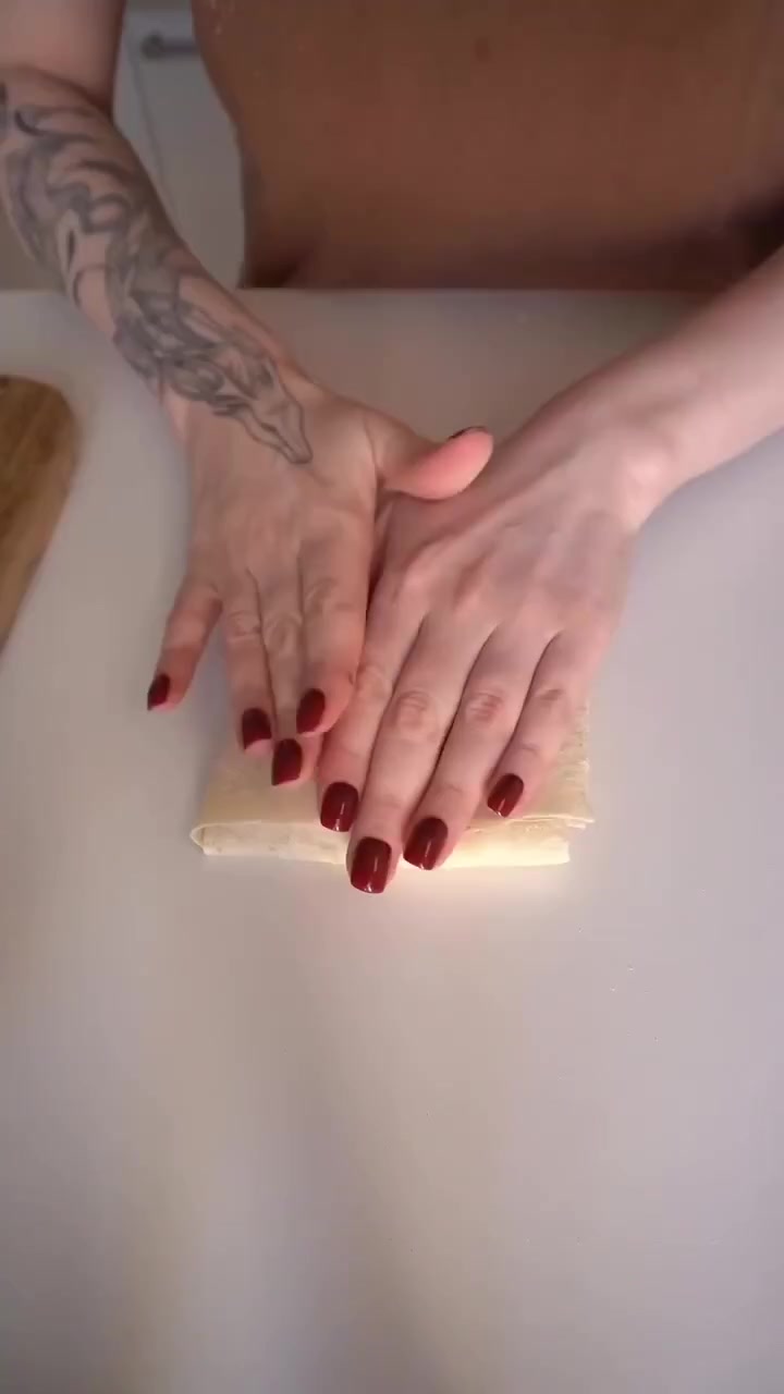 Запечённые рулетики из лаваша с творогом и сыром