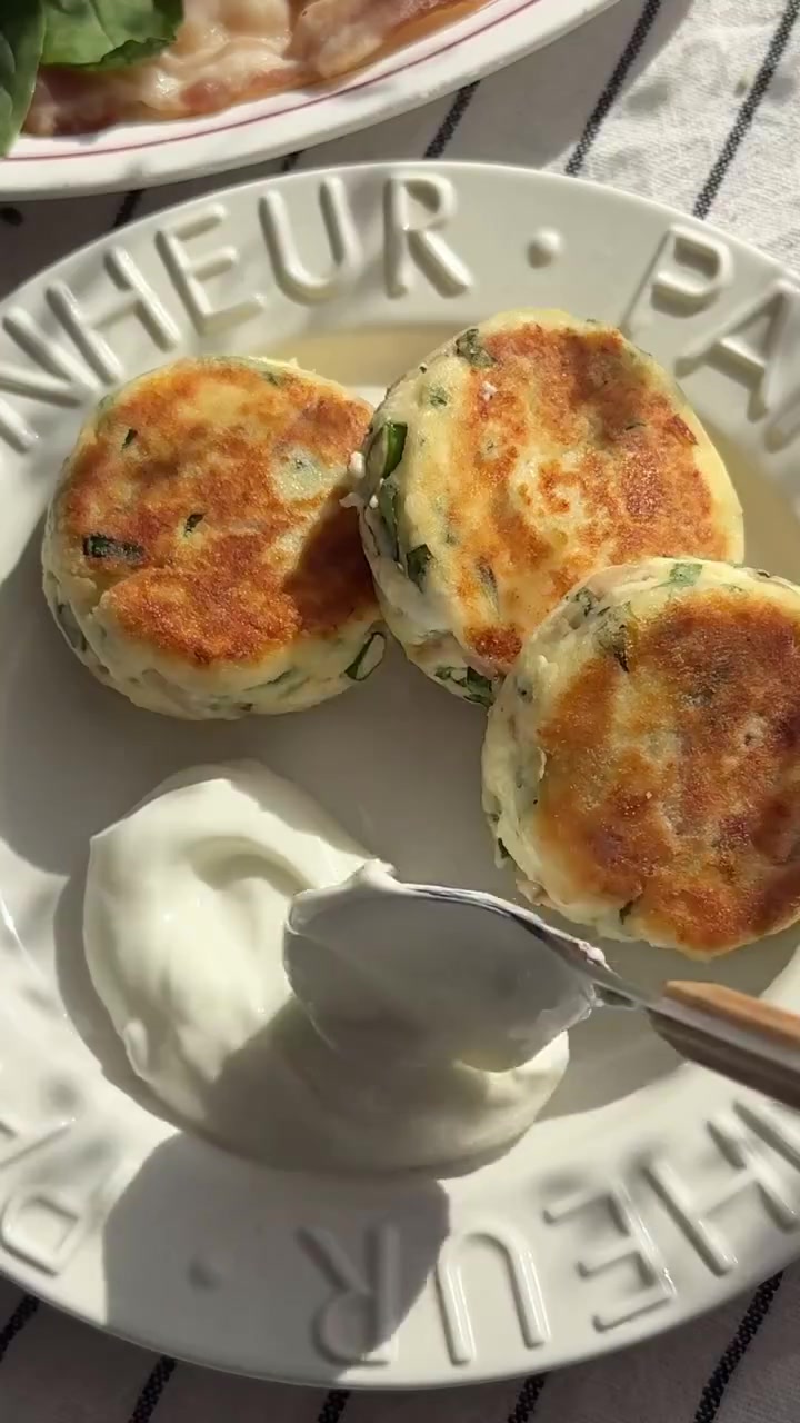 Сырники с беконом и зеленью