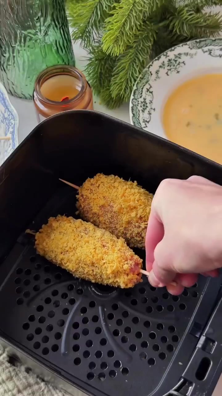 Сырные палочки в мясной оболочке